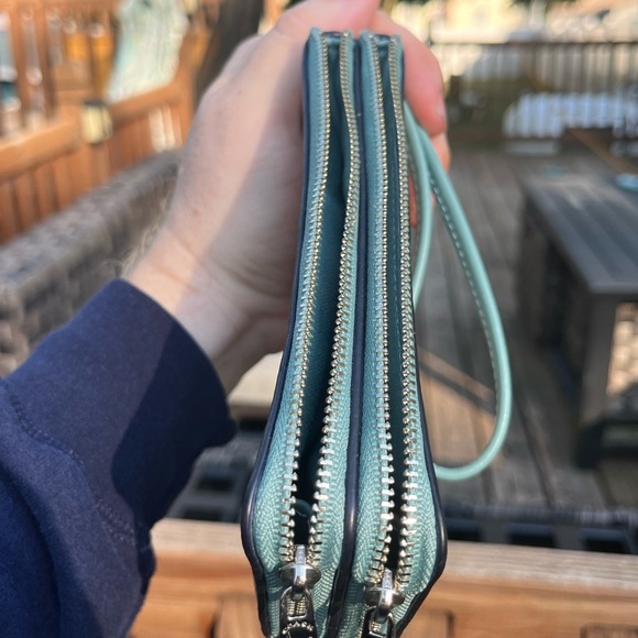 🔥 COACH wristlet signature canvas 🔥 - Picture 4 of 7